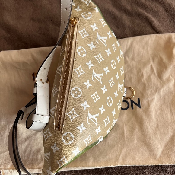 LOUIS VUITTON BUM BAG GIANT MONOGRAM KHAKI GREEN BEIGE FANNY PACK - Picture 13 of 14